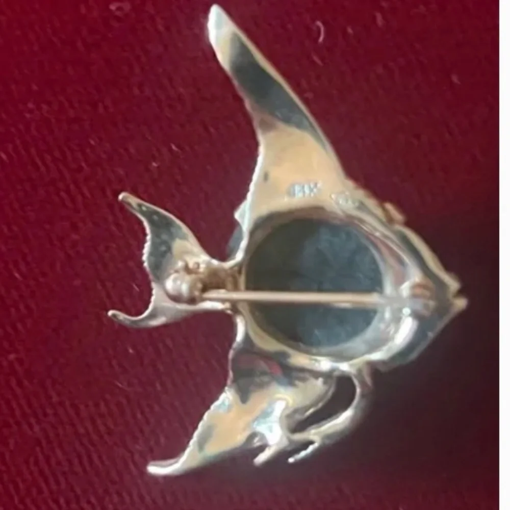 Vintage 14K Gold Jade Cabochon Ruby Eyes Fish Brooch - Picture 6 of 6